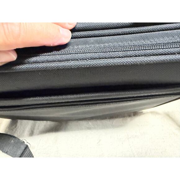 Samsonite Laptop Bag Briefcase 16” Black Soft Case Expandable Travel Work Bag - Picture 12 of 16